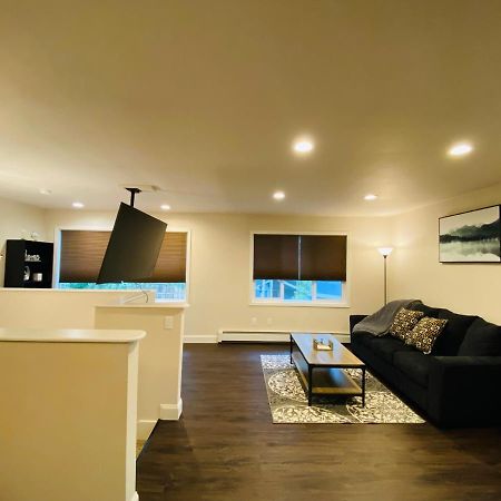 Beautiful 2 Bedroom 1 Bath Apartment With Private Garage Anchorage Exterior photo