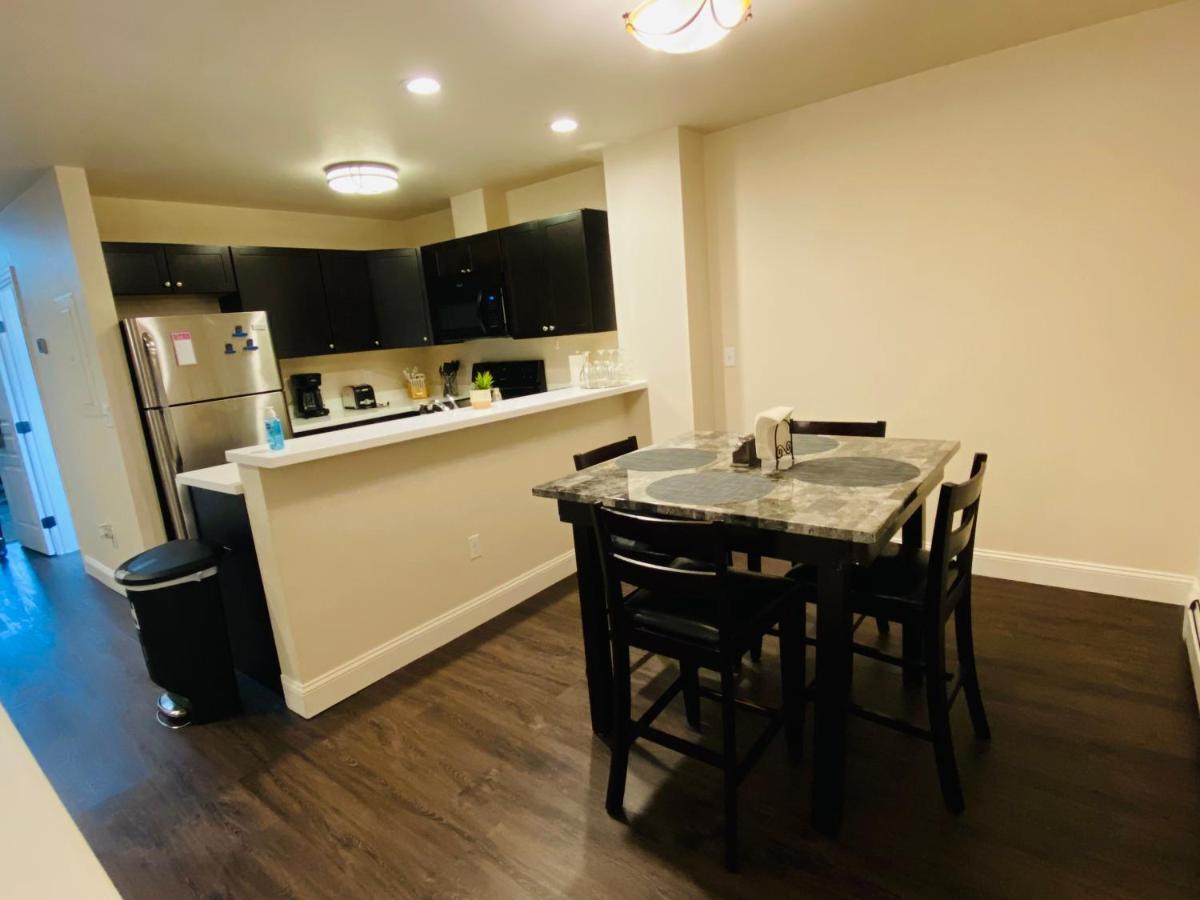 Beautiful 2 Bedroom 1 Bath Apartment With Private Garage Anchorage Exterior photo
